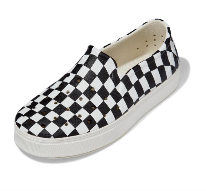 Shoes with clearance checkers