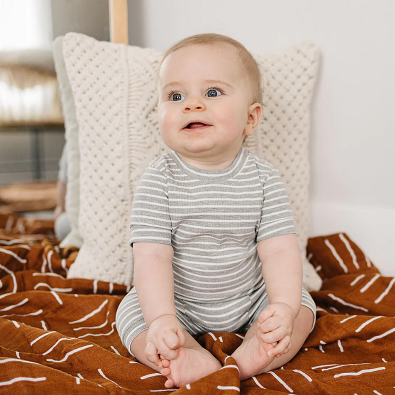 Mebie Baby - Ribbed Cozy Short Set in Grey Stripes