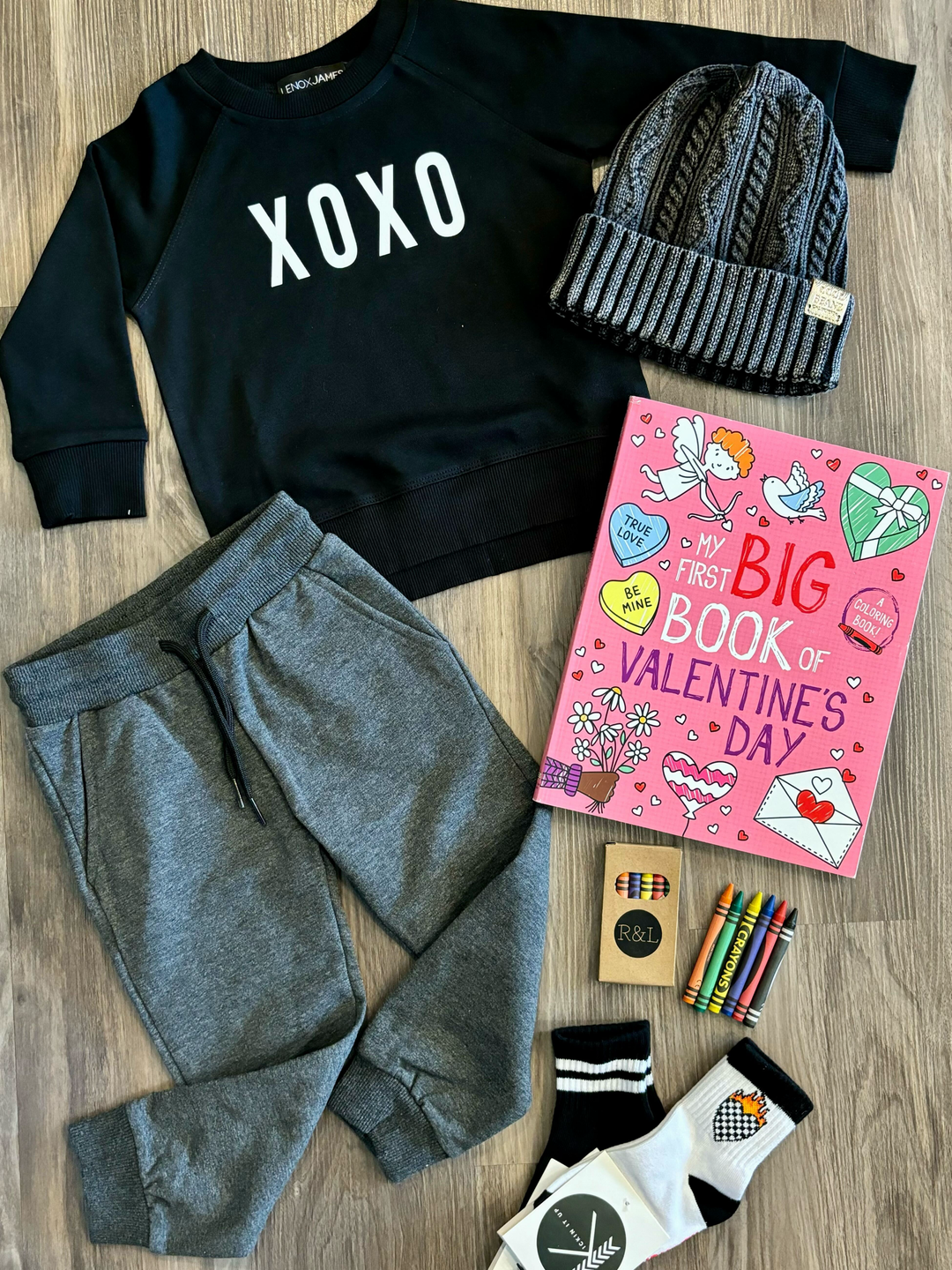 Lenox James - XOXO Sweatshirt in Black