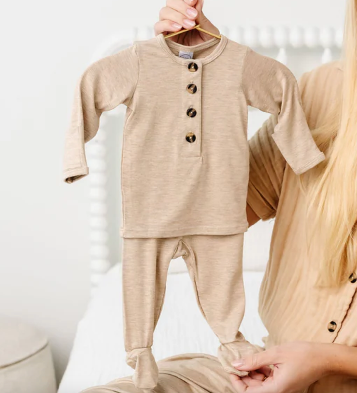 Lou_Lou_Co_-_Infant_Ryan_Top_Bottom_Baby_Set_Heathered_Wheat