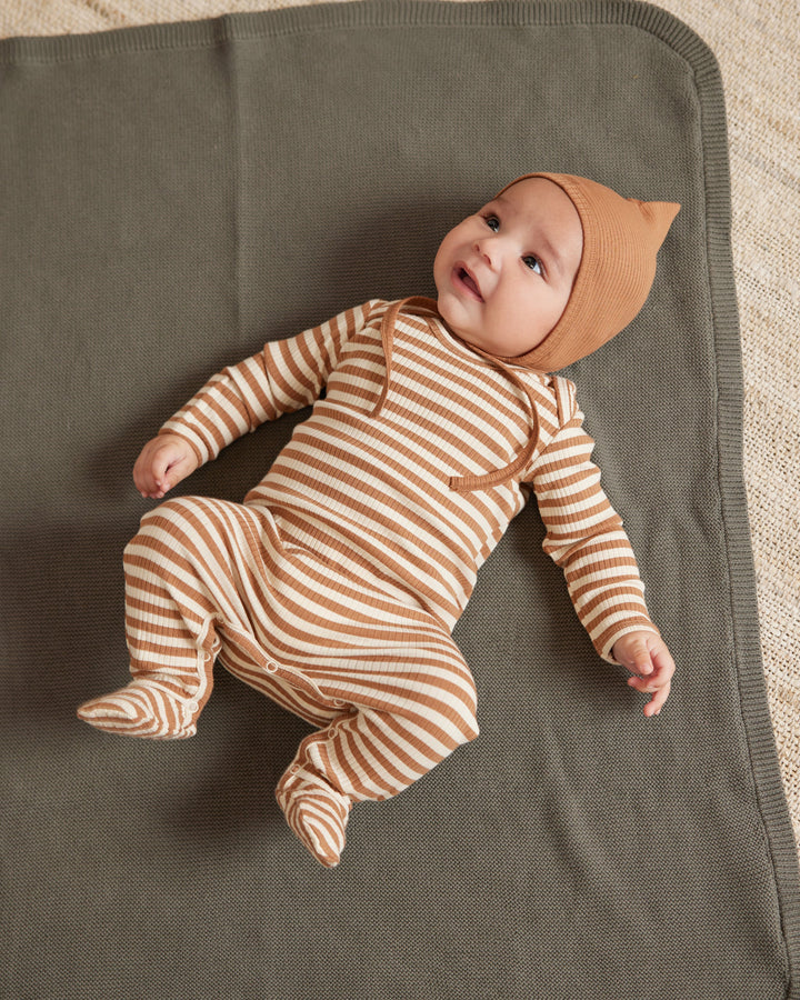 Quincy Mae - Ribbed Baby Footie in Cinnamon Stripes