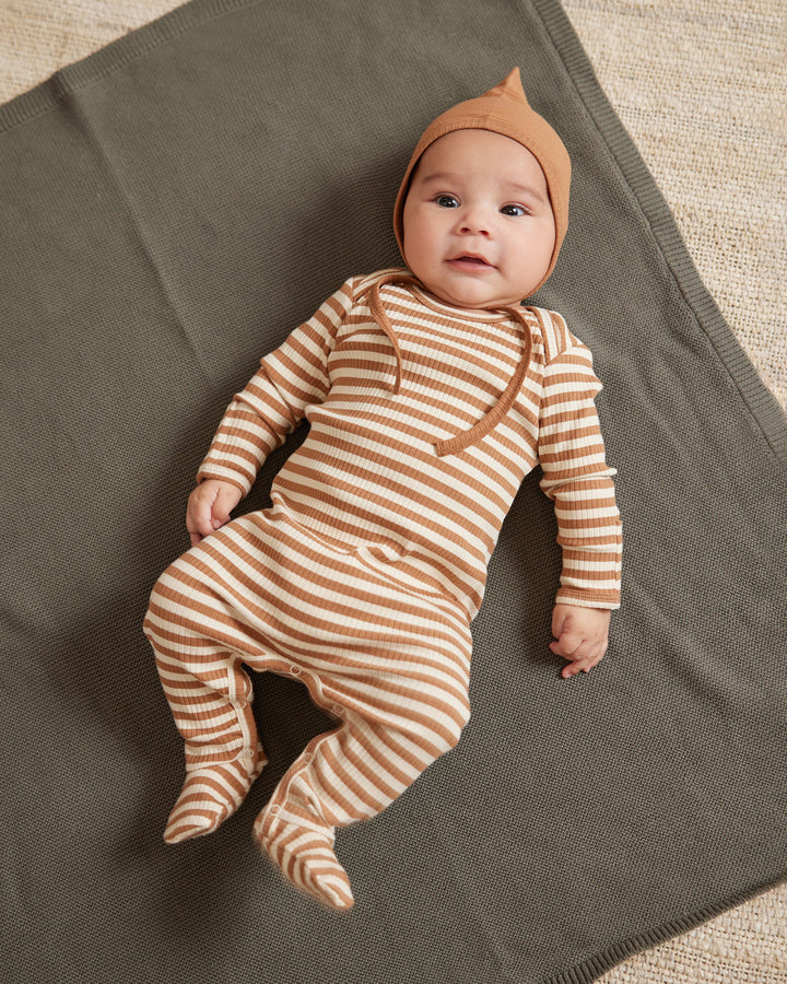 Quincy Mae - Ribbed Baby Footie in Cinnamon Stripes