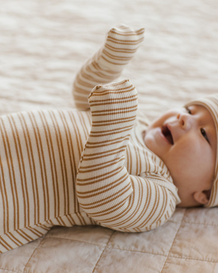 Quincy Mae - Knotted Baby Gown and Hat Set in Golden Stripe