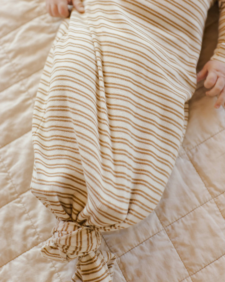 Quincy Mae - Knotted Baby Gown and Hat Set in Golden Stripe