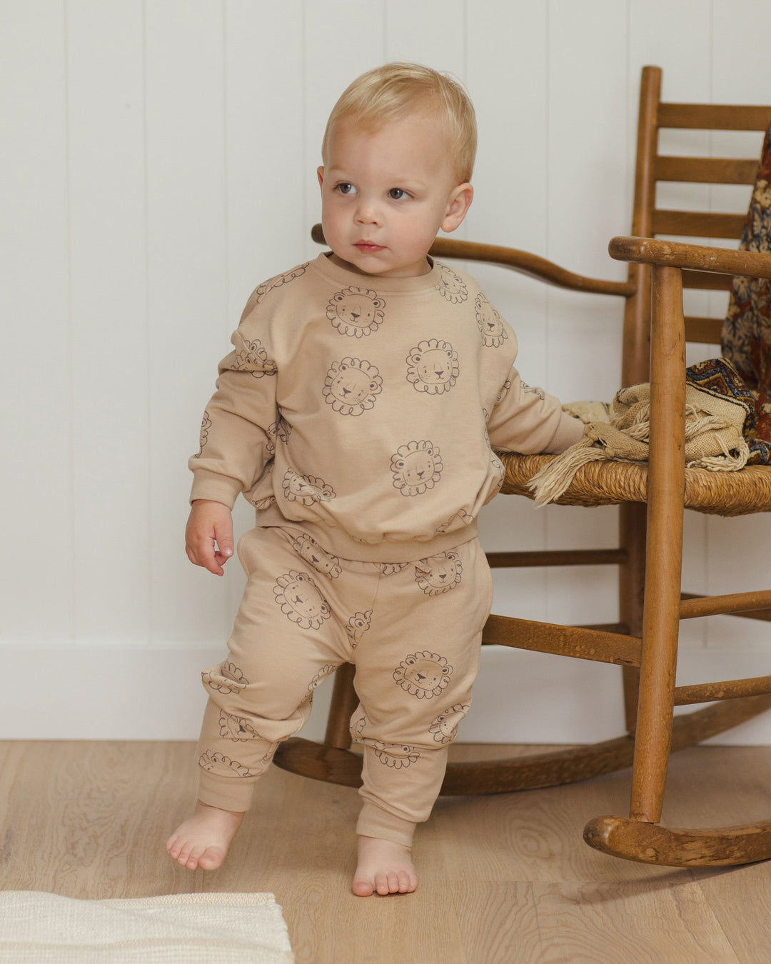 Quincy Mae - Relaxed Fleece Lions Sweatpant in Latte