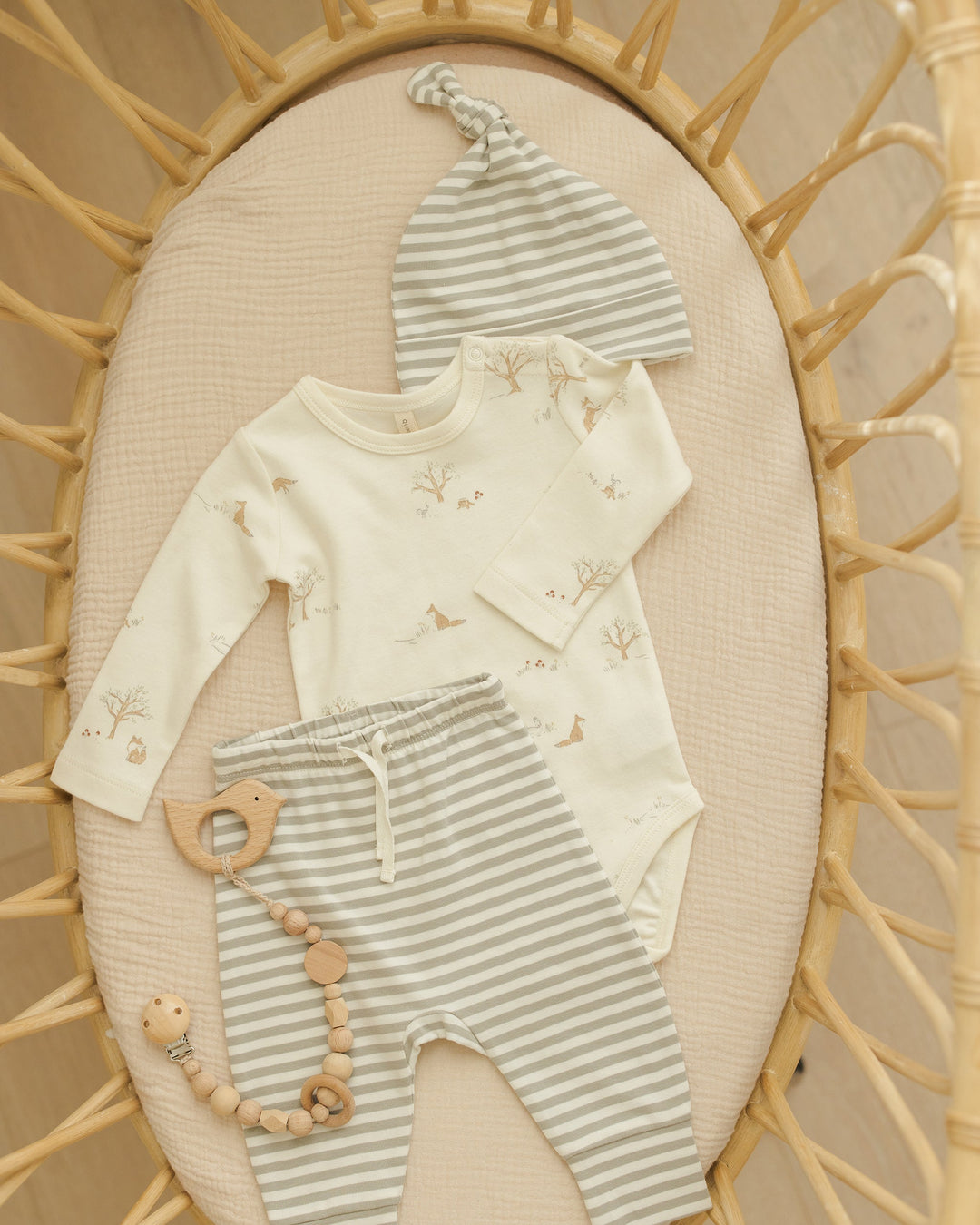 Quincy Mae - Baby Drawstring Pants in Fern Stripe