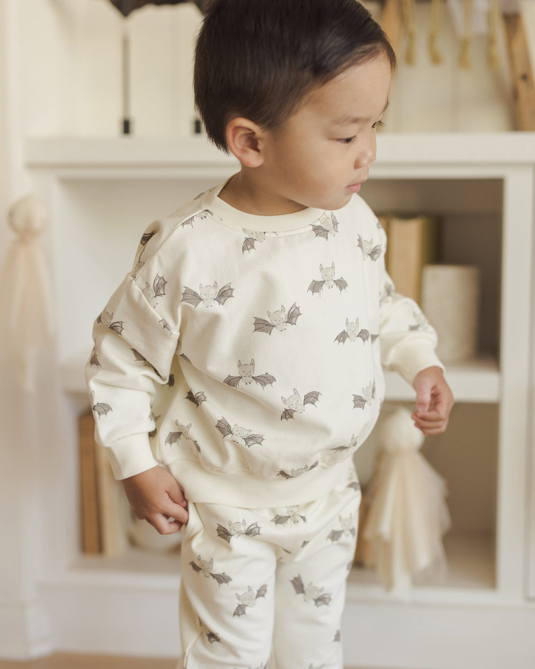 Quincy Mae - Relaxed Fleece Bats Sweatshirt in Ivory