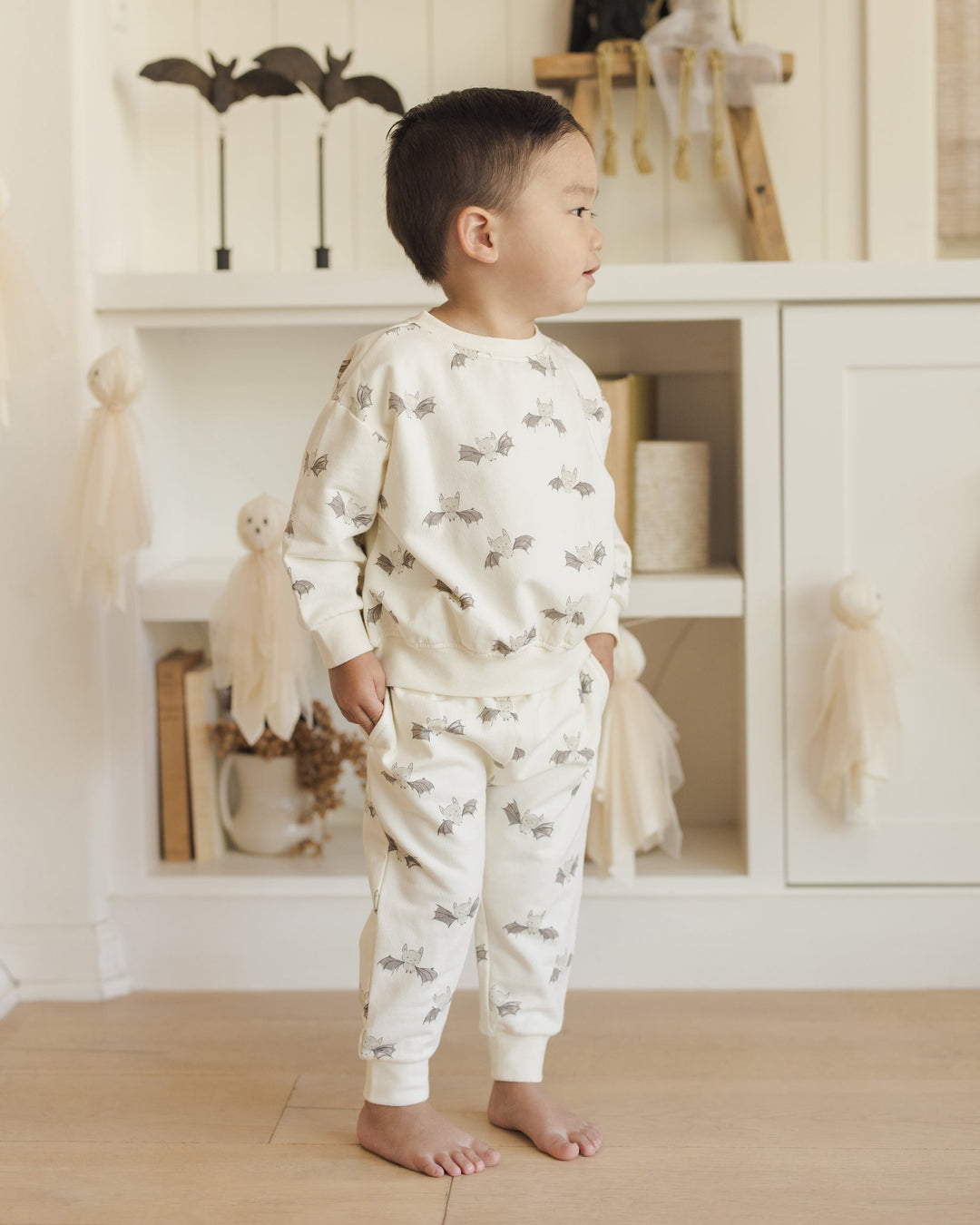 Quincy Mae - Relaxed Fleece Bats Sweatshirt in Ivory