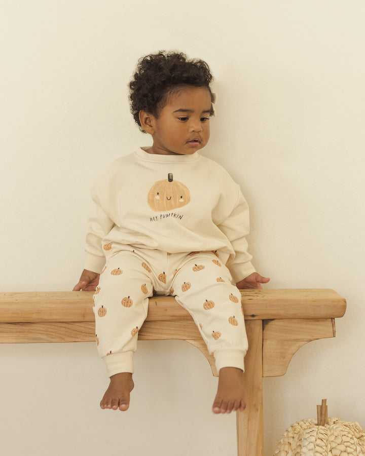 Quincy Mae - Relaxed Fleece Smiley Pumpkins Sweatpants in Natural