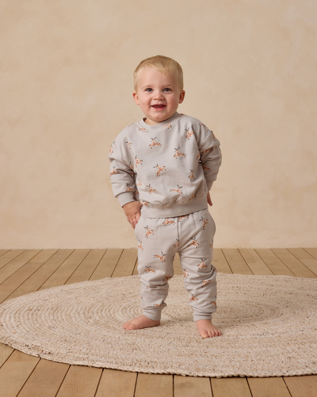 Quincy Mae - Relaxed Fleece Reindeer Sweatpants in Frost