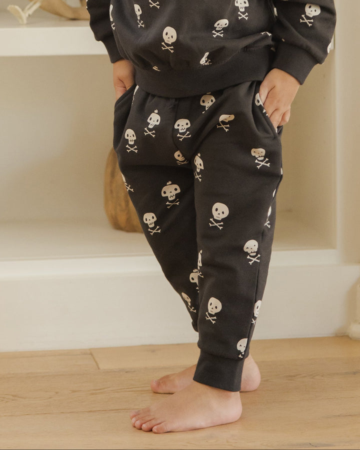 Quincy Mae Halloween sweatpants in crossbones