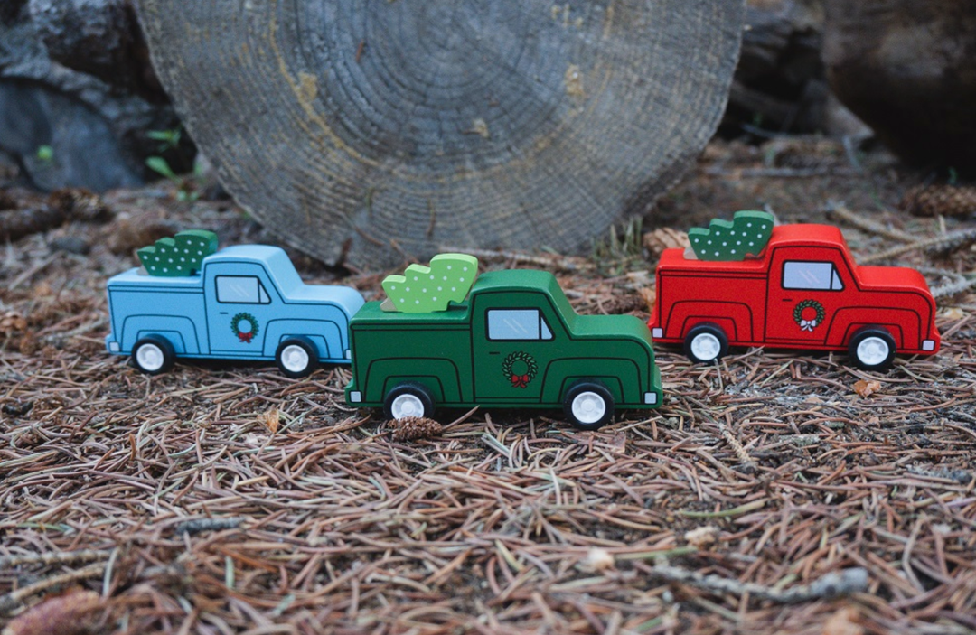 Pullback Retro Truck and Christmas Tree