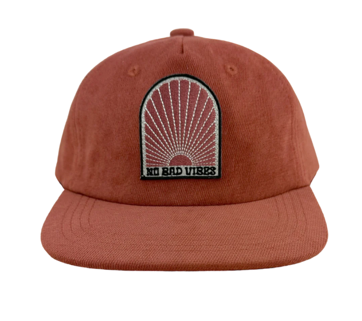 No bad vibes kids hat