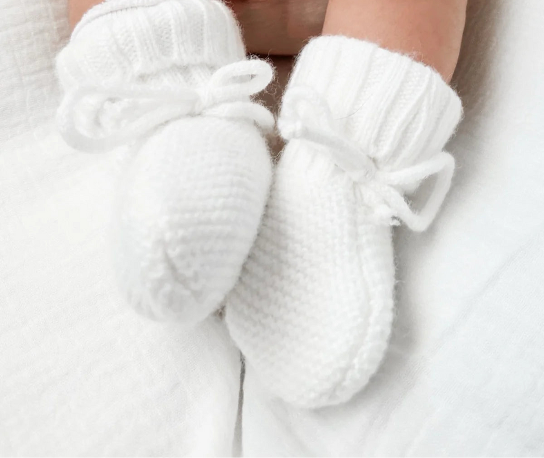 Spearmint Love wool baby booties white