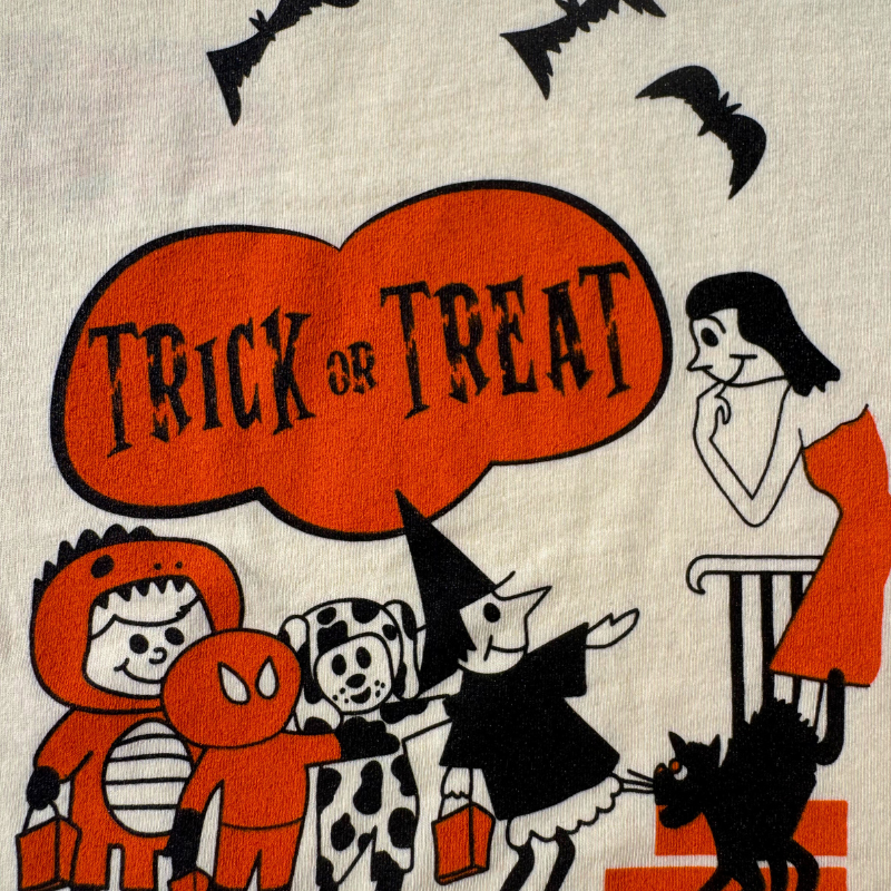Trick_or_treat_back_detail