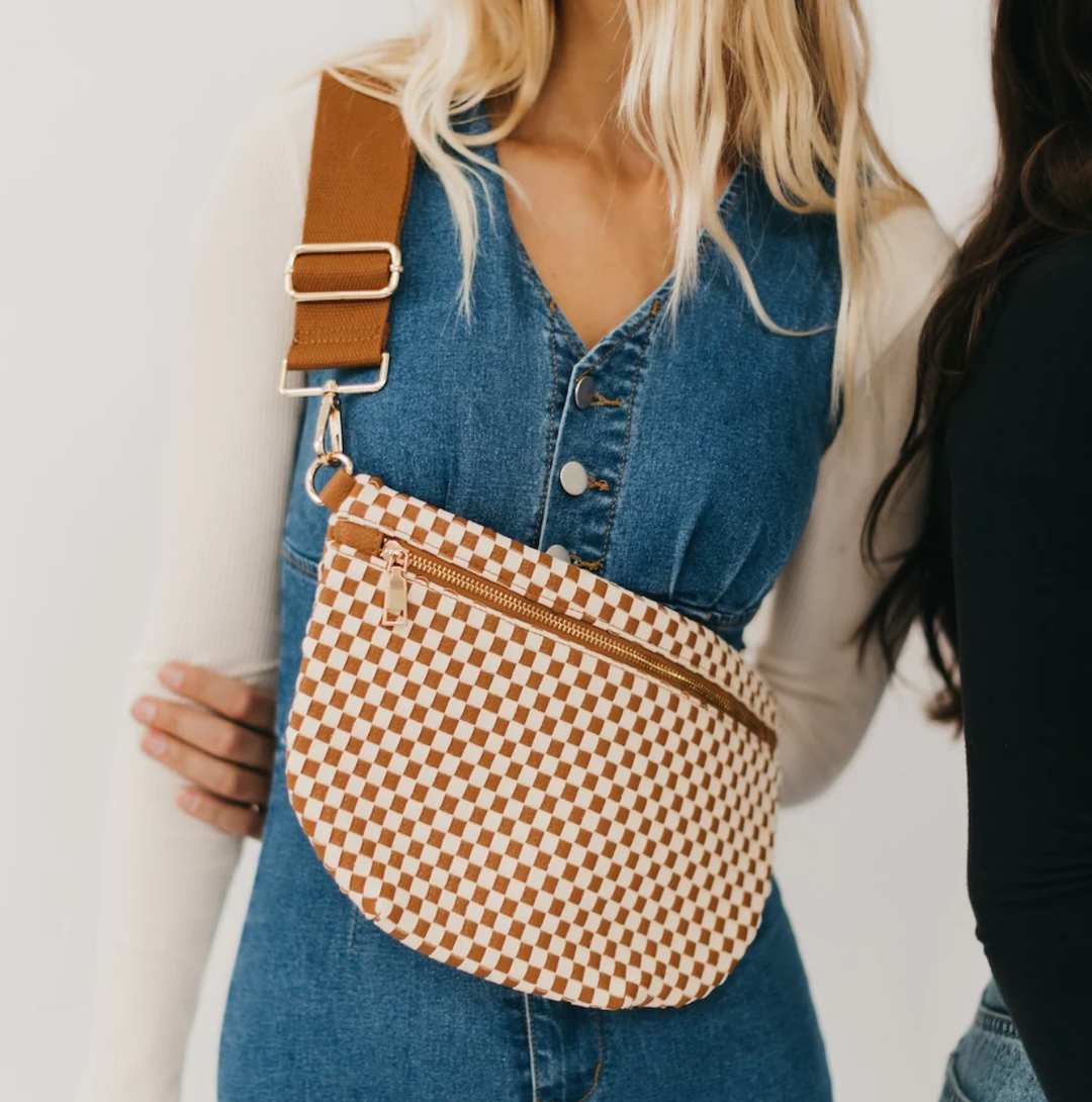 Woven checkered purse in brown and cream