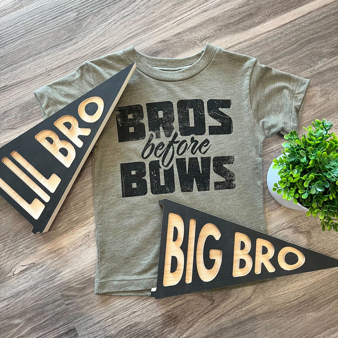 Roman & Leo - Bros Before Bows Tee in Olive Green