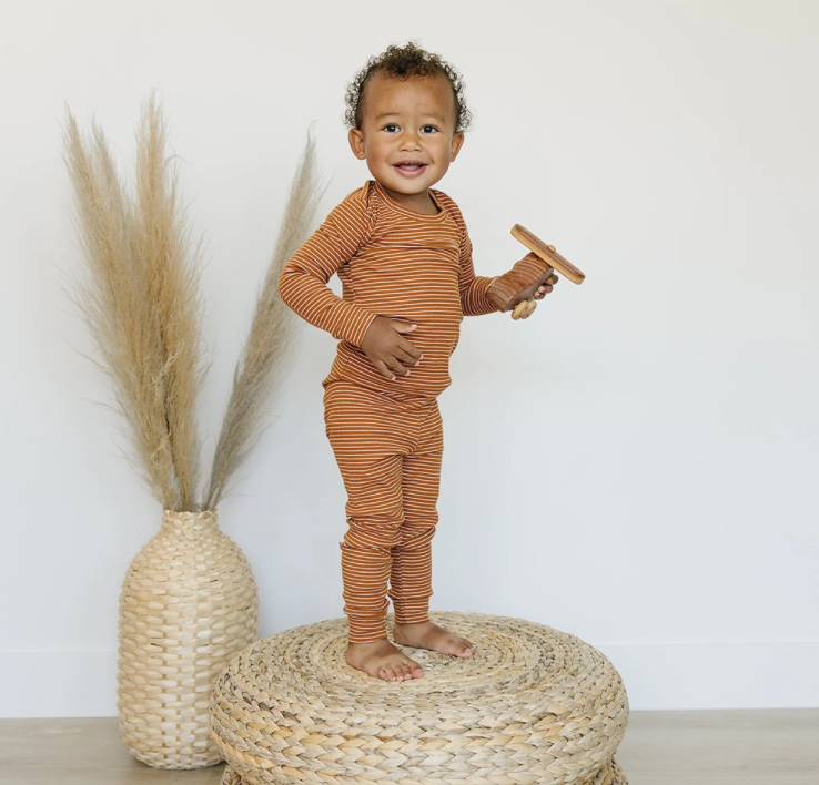 Mebie Baby - Ribbed Two-piece Cozy Set in Rust/White Stripes