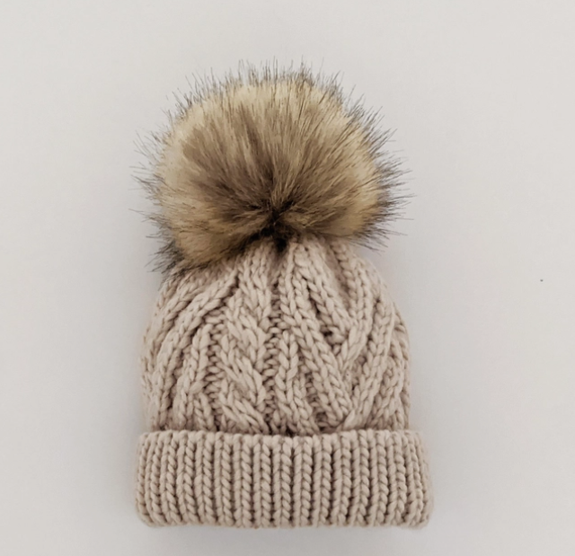 Huggalugs - Cable Knit Pom Beanie in Oatmeal