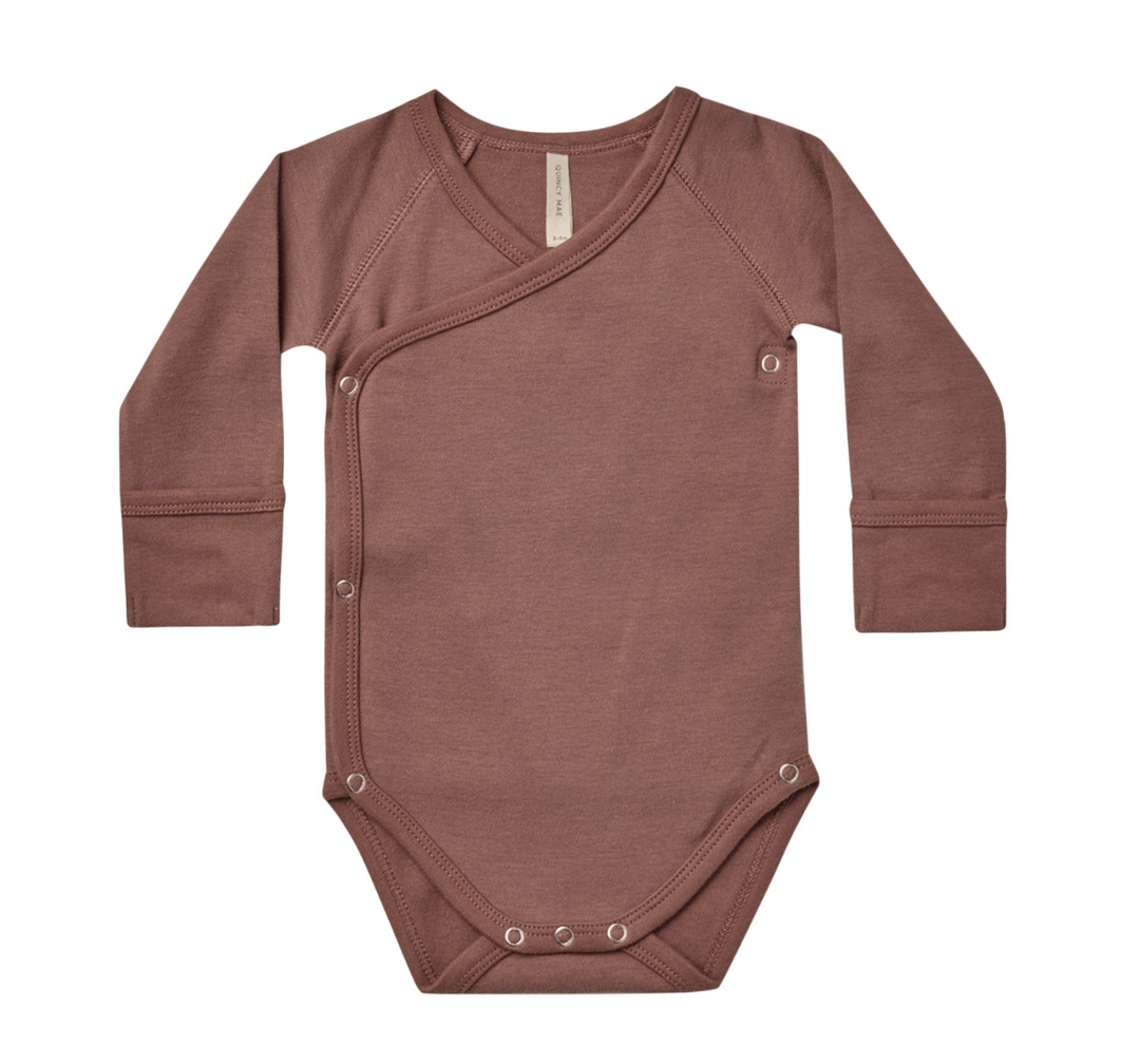 Quincy Mae - Side-Snap Onesie in Pecan