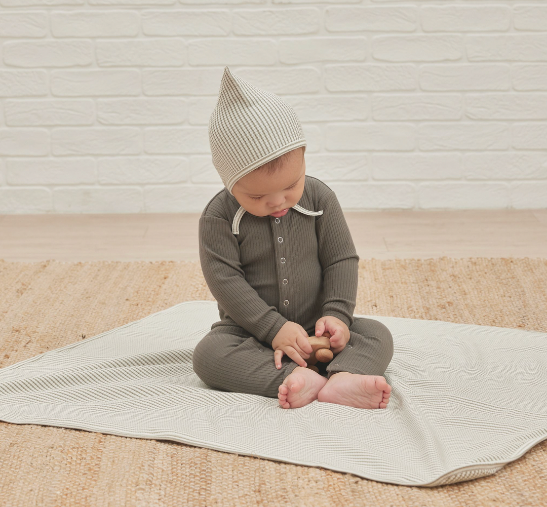 Quincy Mae - Ribbed Baby Jumpsuit in Charcoal